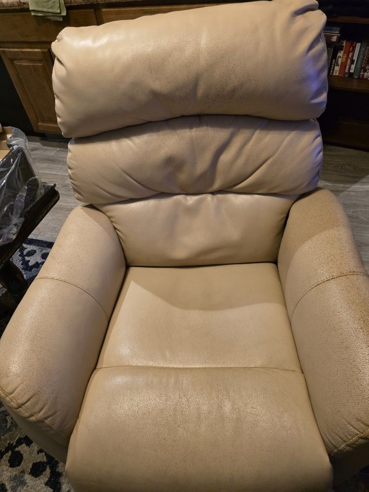Electric Lift Recliner, Very Comfortable (Great To W/Medical Needs Or Disabilities