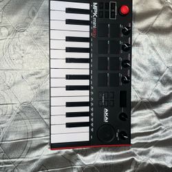 MPK Mini Play AKAI Professional 