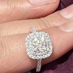Women’s Moissanite Engagement Ring 