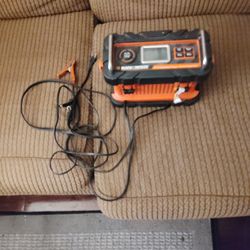 Black And Decker 0-15 Amp Batterycharger 40 Amp Engine Start 