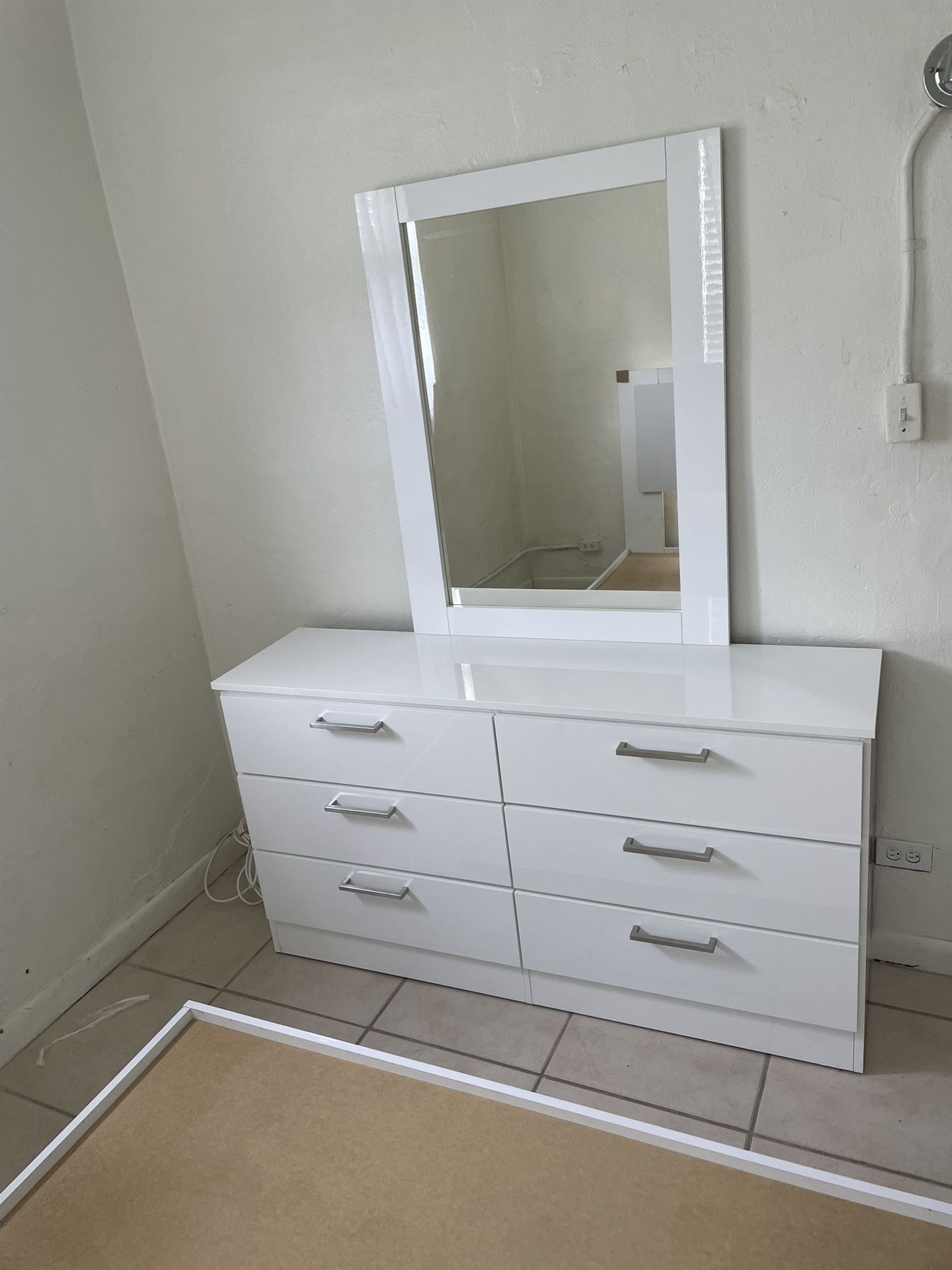 HIGH GLOSS  White DRESSER - Mirror & Dresser  Available
