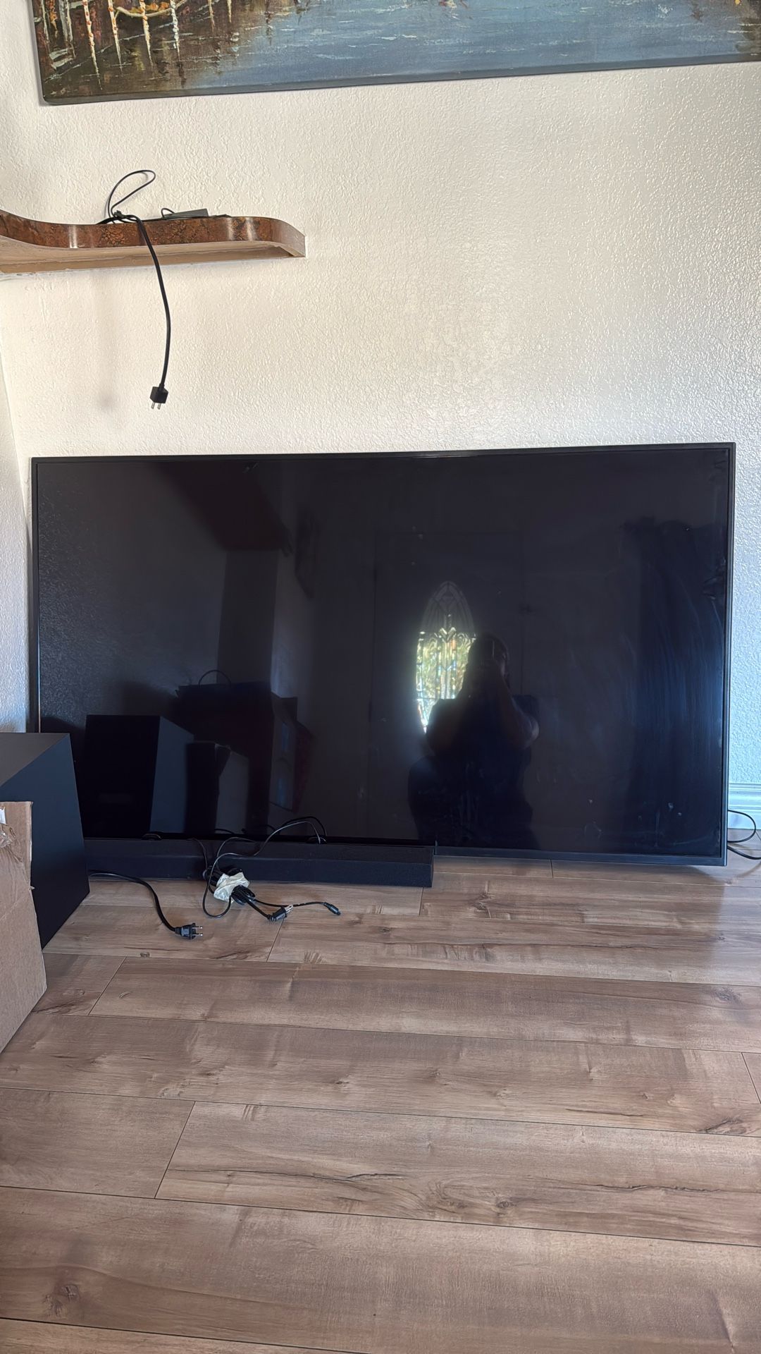 Plasma Tv And Surrounding Speakers 