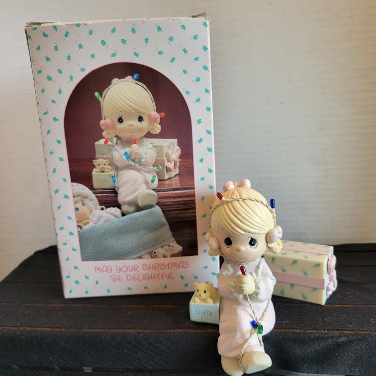 Precious Moments 1989 - May Your Christmas Be Delightful Girl- 566977 with Box