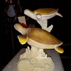Lovely Lifelike Sea turtle Resin Sculpture 