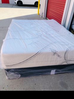 CALKING OR KING MEMORY FOAM MATTRESS ‼️