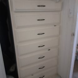 1 Small Bedroom / Senior Woman 
