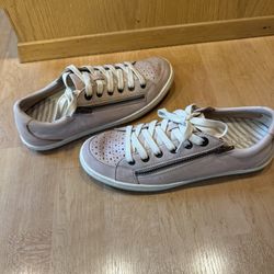Ladies Taos Zipster Shoes