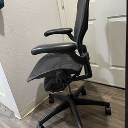 Herman Miller Aeron Office Chair ( SIZE B ) FULLY LOADED !!