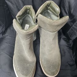 Look at what I found in my sister's closet. Olive green boot boots