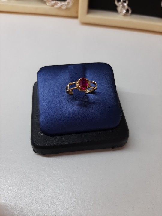 14k Gold Ring With Synthetic Zirconia