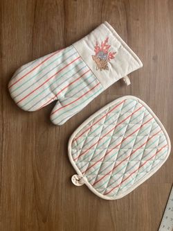 Kitchen Oven Mitt & Pot Holder Set – New with Tags