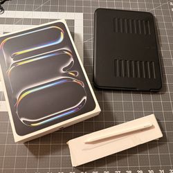 Mint Condition 2025 Apple iPad Pro 11 inch tablet with M5 chip and cellular + Pencil Pro + Case