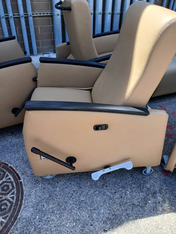 Reclining Medical Chairs