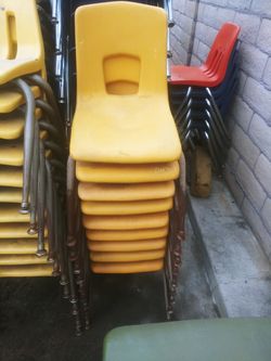 Sillas para niños 10 sillas por 45.dolares