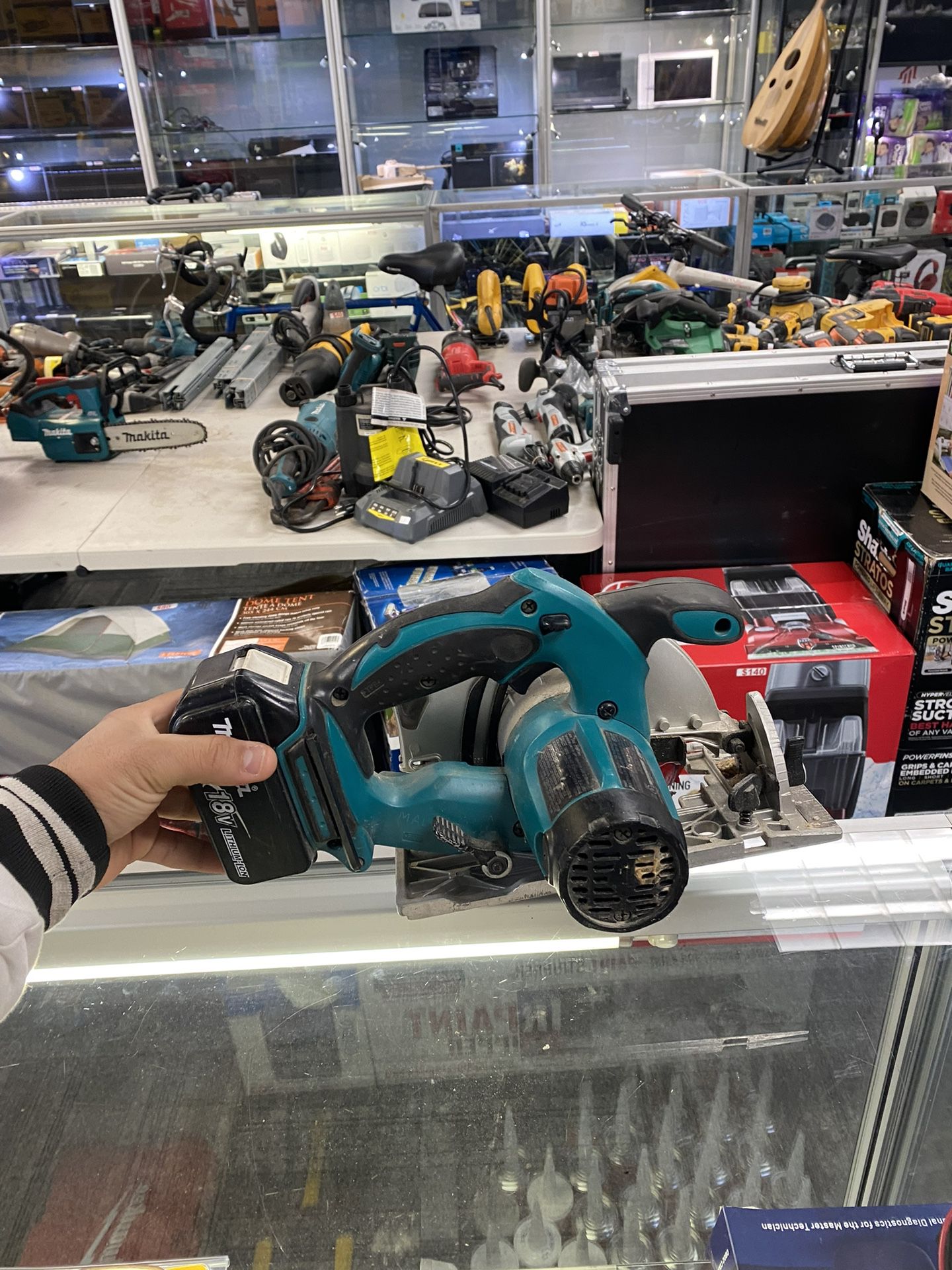 Makita 18V LXT Lithium-Ion Cordless 6-1/2 in. Lightweight Circular Saw and General Purpose Blade With 3.0Ah Battery 