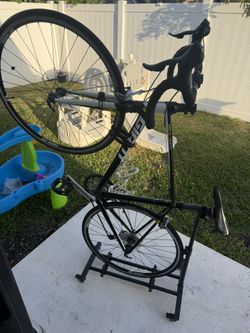 GIANT Def9 Bicycle With Rolling Stand