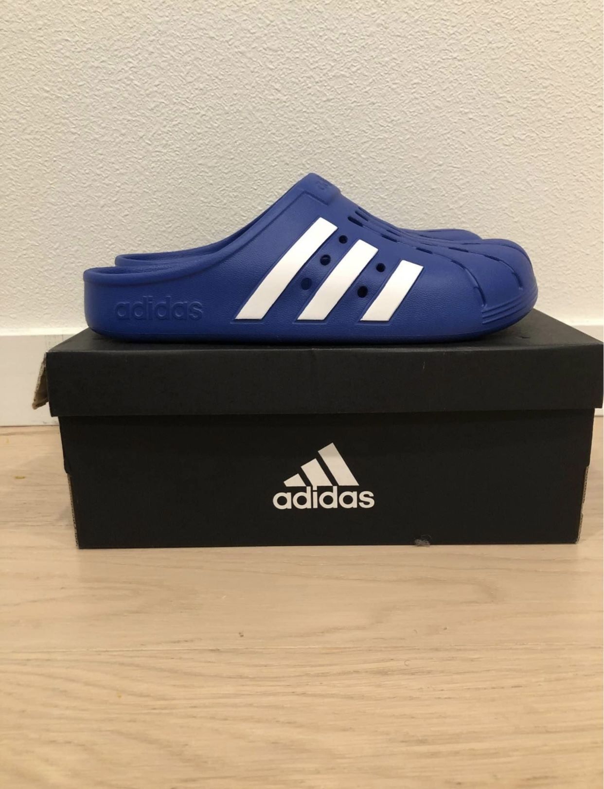 Adidas unisex adult Adilette Clog Size M9/W10 Clothing