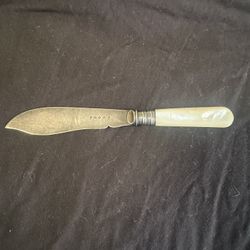 Victorian England, H butter knife with a pearl handle