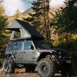 Rooftop Tent, Hard Shell Roof Top Tent for Jeep SUV Truck Van Aluminum Pop Up Roof Tent with LED Light Strip, Camping Car Roof Tent for 2-3 Person, Ha