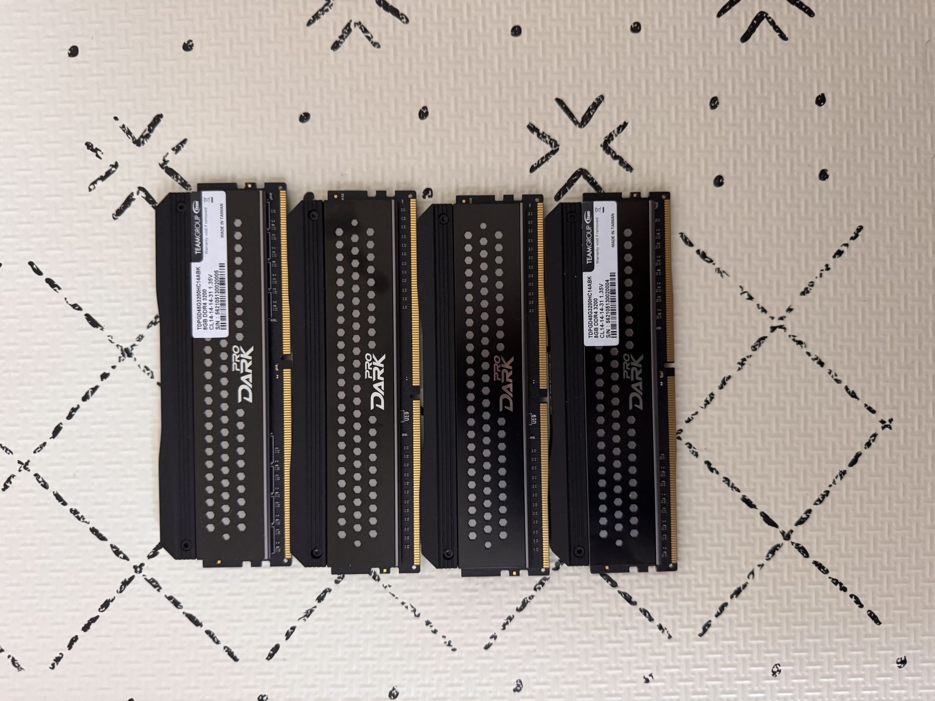 Team group Dark Pro 32GB (8x4Gb) CL14-14-14-31 DDR4