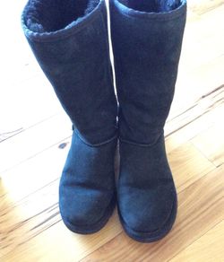 Black ugg boots