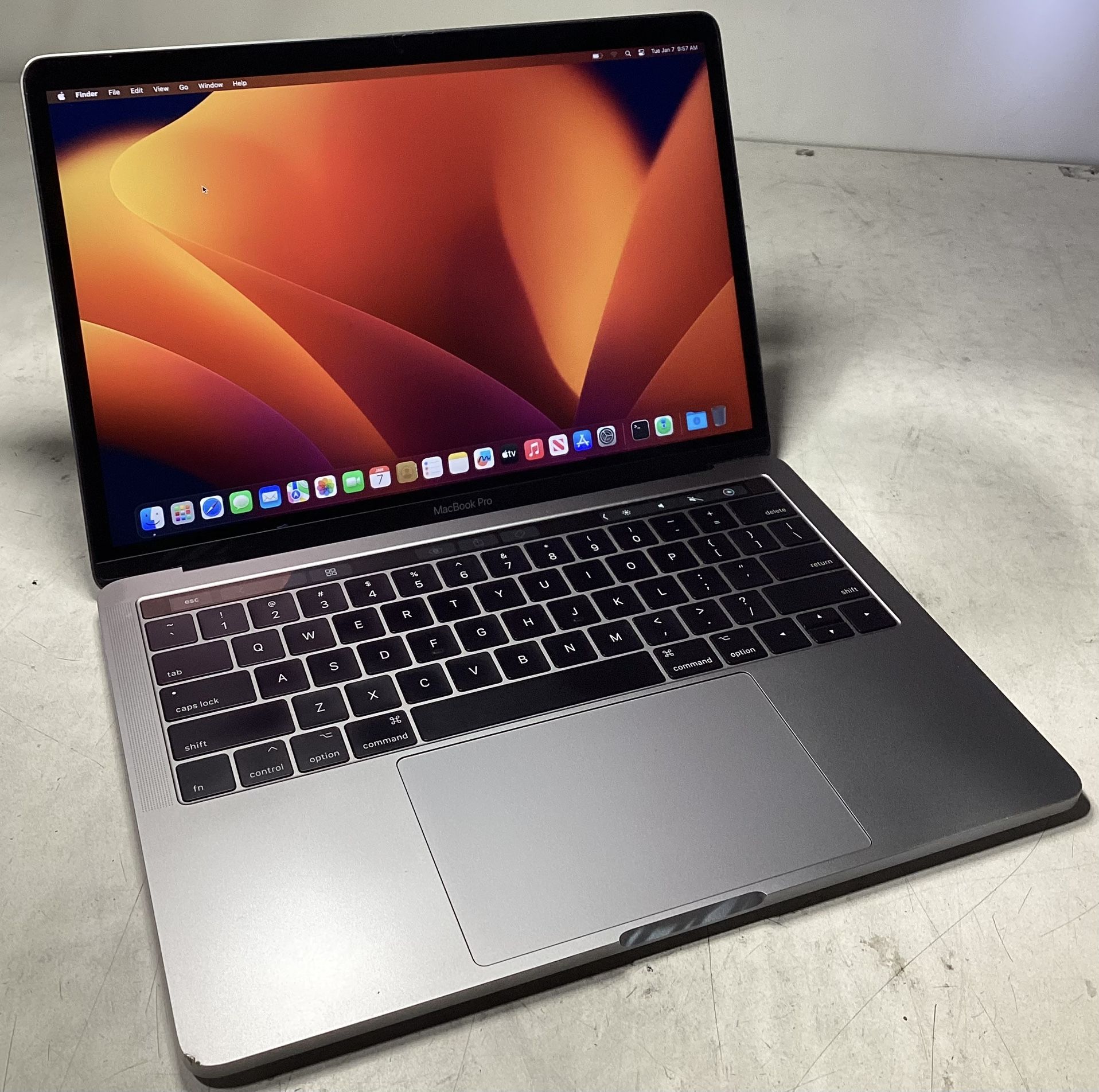2017 Apple MacBook Pro A1706 13” (intel i5-7267U @ 3.1 GHz 16GB Ram 256GB SSD) Clean! Unlocked!