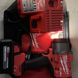 Milwaukee Fuel Brushless 1/2 High Torque Impact Wrench 1500 Ftlbs With High Output 6.0 Battery Combo Charger And Contractor Bag New 