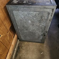 Heavy dutty tools box