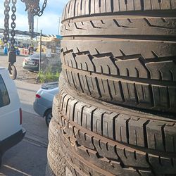 Vendo 2 Llantas Usadas 265 35 22