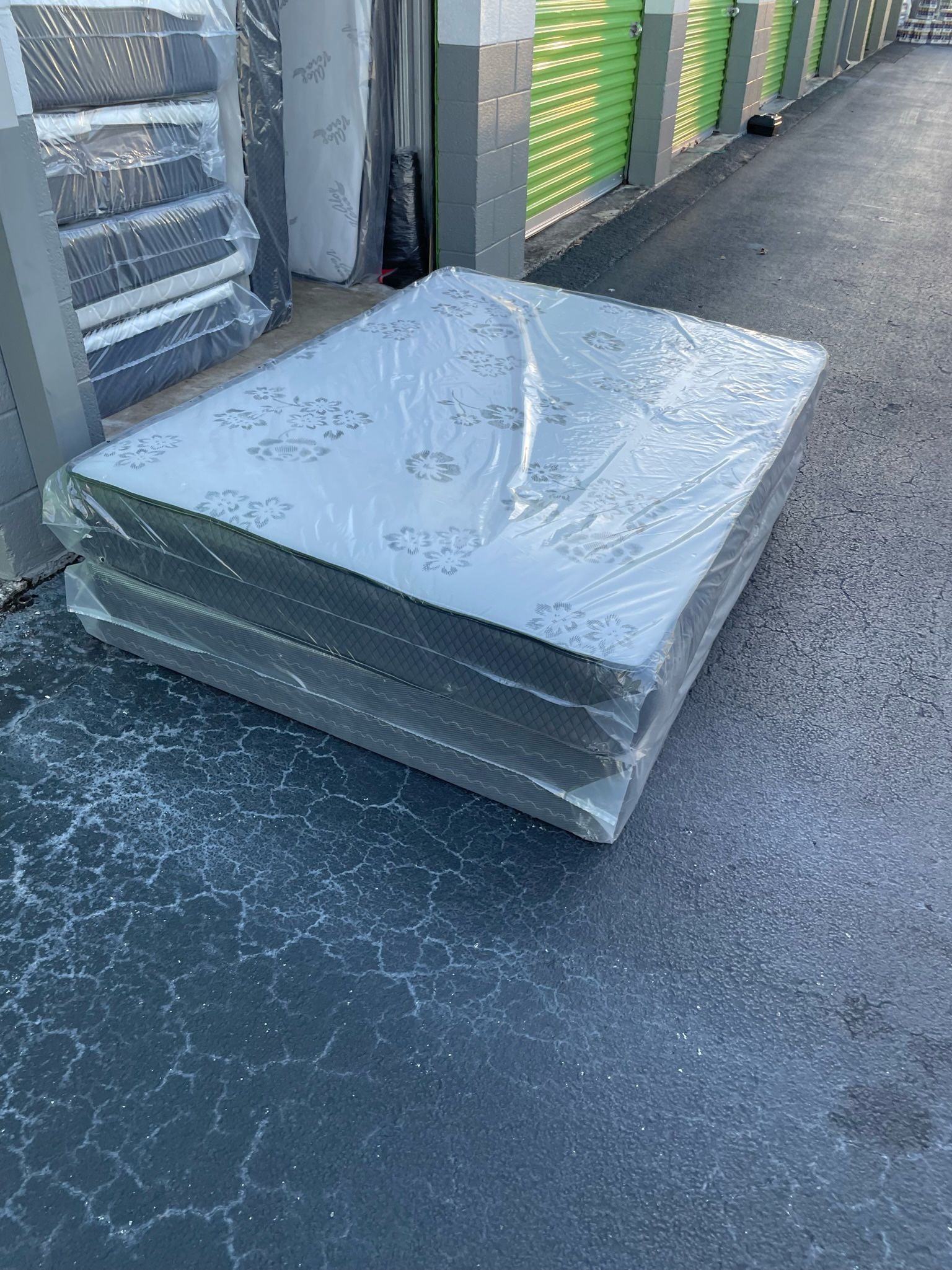 NEW FULL SIZE SET MATTRESS AND BOX SPRING-2pcs