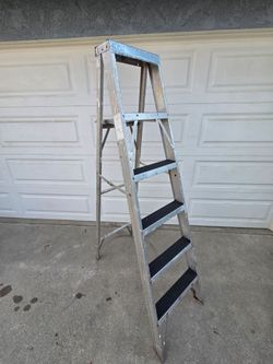 6 Foot Aluminum Ladder