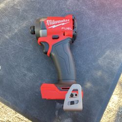 MILWAUKEE 1/4” M18 FUEL IMPACT DRIVER 
