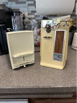 Vintage 1970s Rival Can Opener and Proctor-Silex Toaster