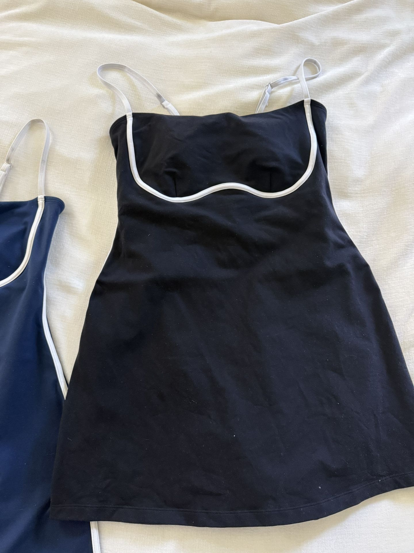 alo streamlined dresses