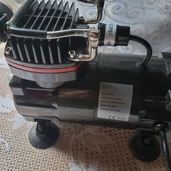 AIRBRUSH COMPRESSOR. 1/5 hp WITH PAINT 