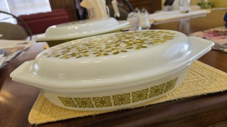 Vintage Covered  Pyrex Verde Green Square 1.5 Quart 13"
