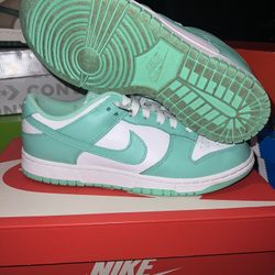 Nike Wmns Dunk Low 'Green Glow'