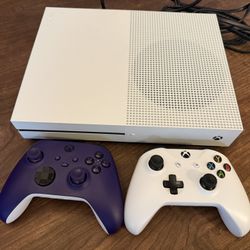 Used Xbox One s with two Controlers