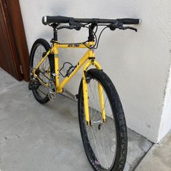Giant ATX 760 Bike Yellow