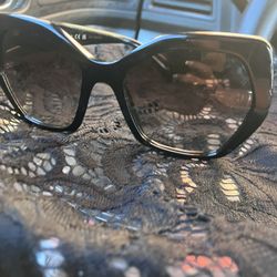 Prada women’s Sunglasses 