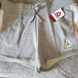 Reebok Women's Shorts  Size XL 