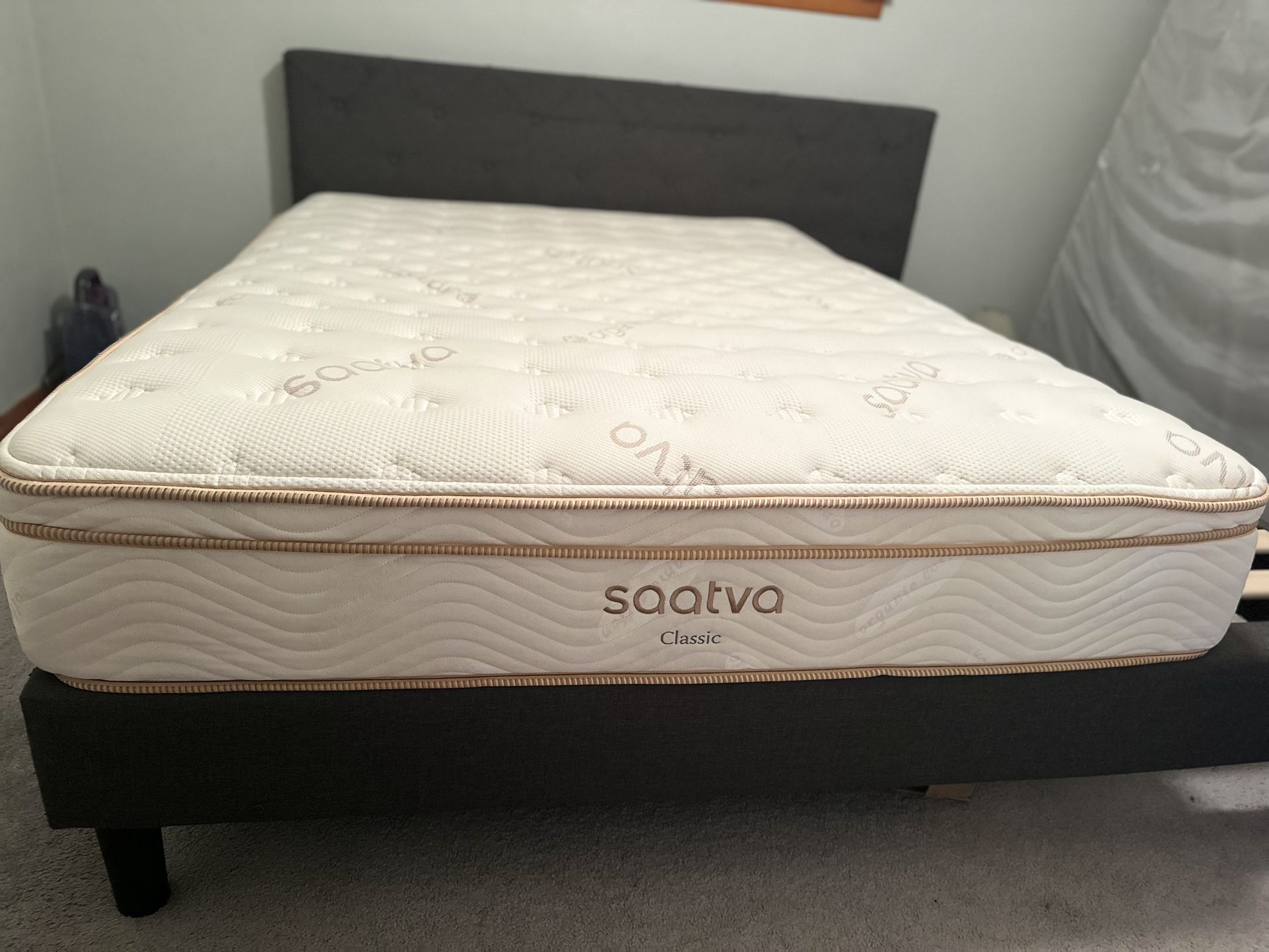 Saatva Classic Hybrid, Queen Mattress