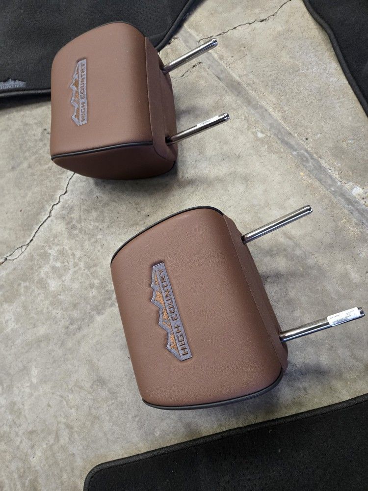 2023 Chevy Suburban High Country Head Rests And Floor Mats
