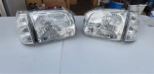 05-06 Toyota Tundra Chrome Clear Reflector Headlights