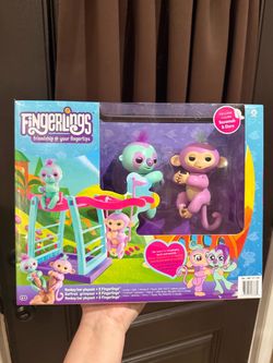 Fingerlings Monkey Bar Playset with 2 Fingerlings