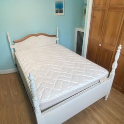 Full Size Bed with Brand New Mattress & Boxpring !!!