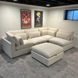 Clean Family Couch – Very Comfortable – Delivery Available