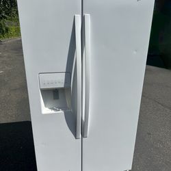 Free Delivery Whirlpool Refrigerator Works Great