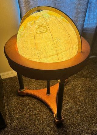 Vintage Replogle Heirloom Globe Lamp with Rolling Base 31”tall and 22”wide 16”Diameter Just $150 xox