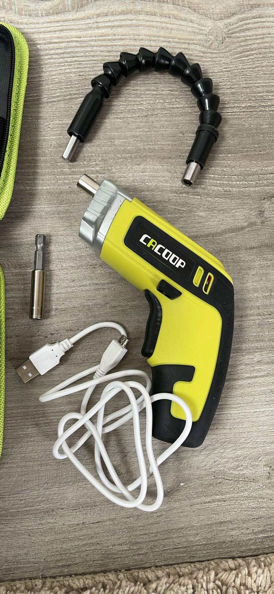 Electric cordless screwdriver set